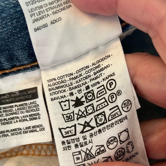 LEVI’S 550 Straight Leg Jeans Size 38X32
Has Distressing See Photos 100% Cotton - Picture 11 of 11